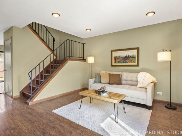 2S620 Hampton Drive , Warrenville, IL 60555