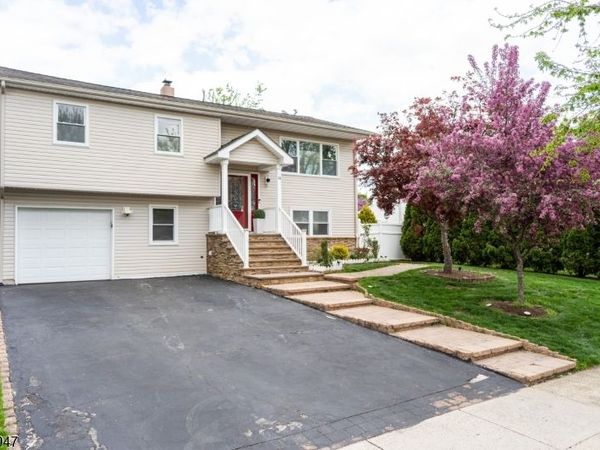 14 Hopatcong Dr, Lawrence, NJ 08648
