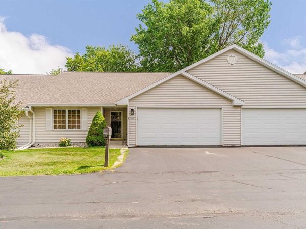 465 W PACKER AVENUE, Oshkosh, WI 54901