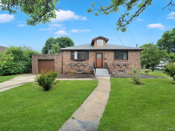 634 Leonard Avenue , Uniondale, NY 11553