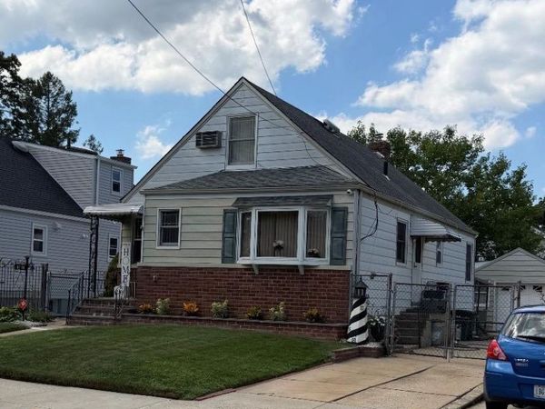 8118 260th Street, Floral Park, NY 11004