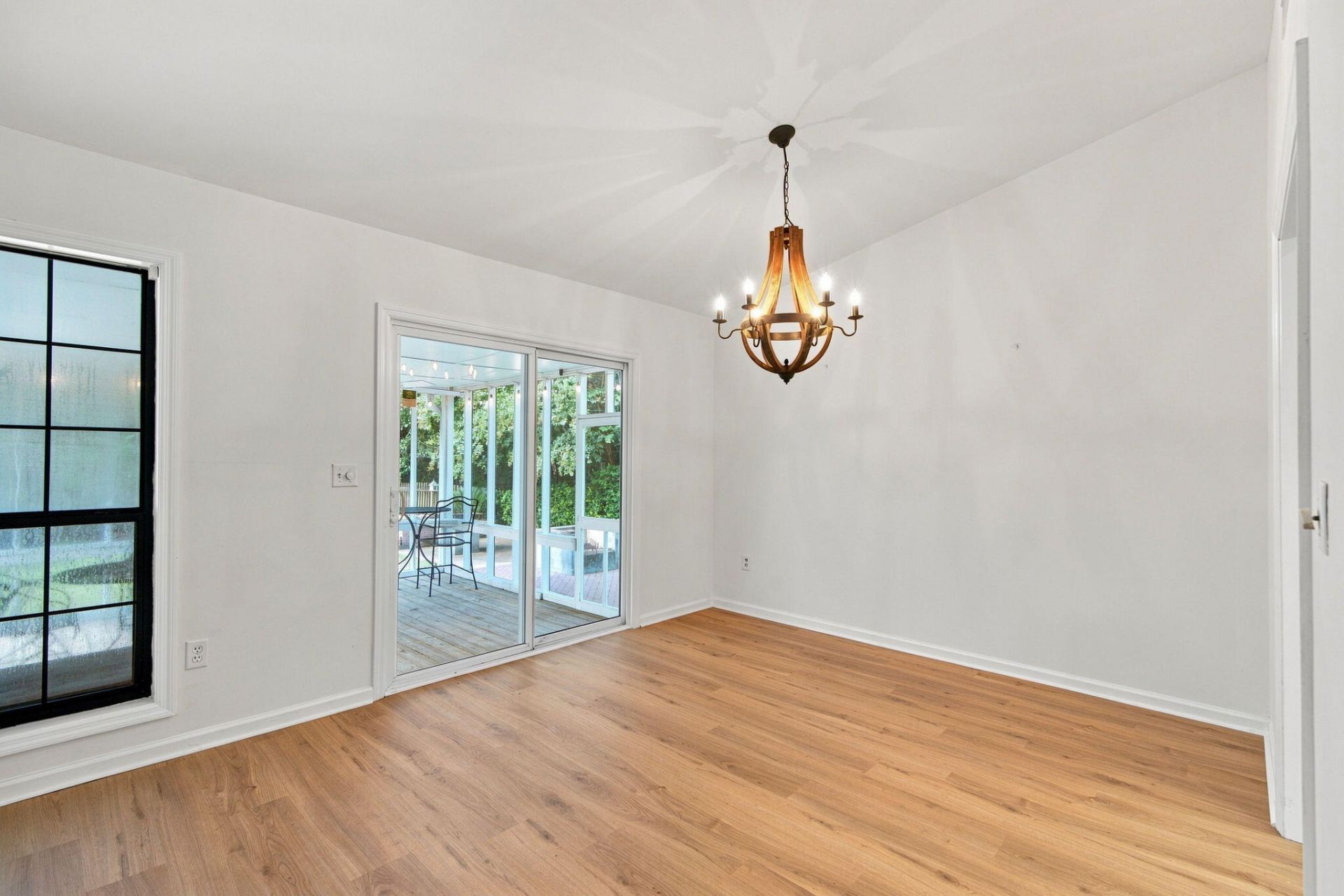 1585 Landings Run Photo 17