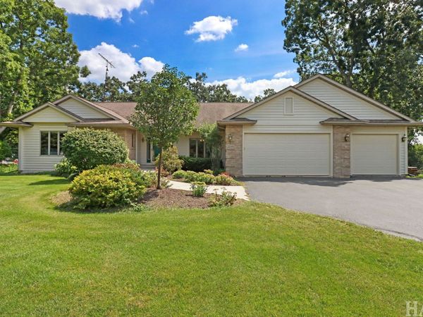 2215 N Elmkirk Park , McHenry, IL 60051