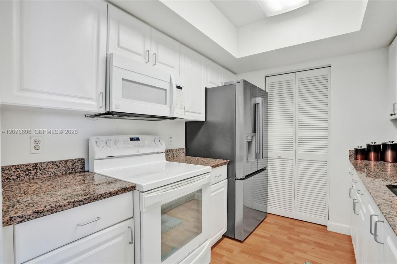 90 Alton Rd , Unit 807, Miami Beach, FL 33139 Photo