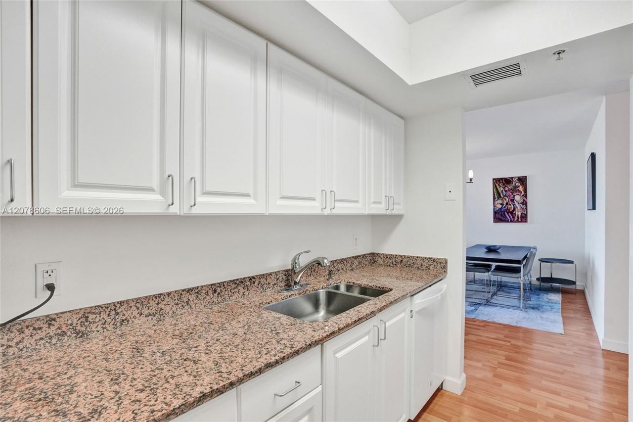 90 Alton Rd , Unit 807, Miami Beach, FL 33139 Photo