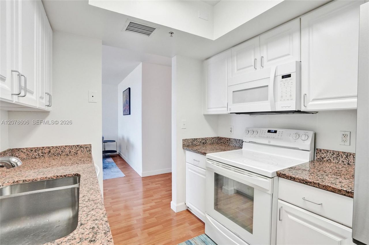 90 Alton Rd , Unit 807, Miami Beach, FL 33139 Photo