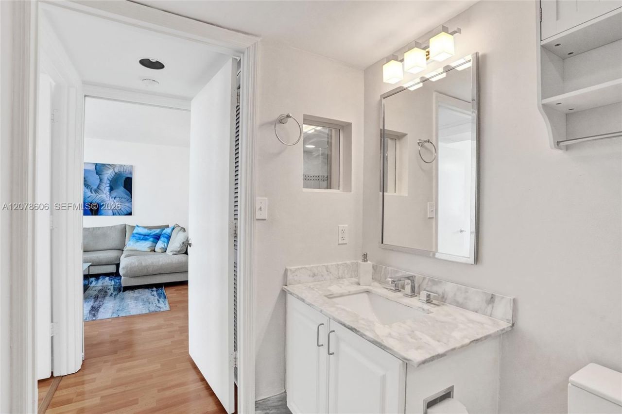 90 Alton Rd , Unit 807, Miami Beach, FL 33139 Photo
