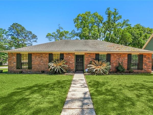290 W ESSEX Drive , Slidell, LA 70461