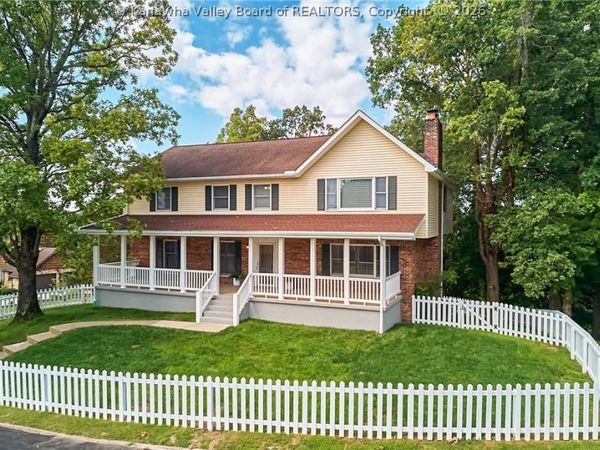 11 Carriage Road, Charleston, WV 25314