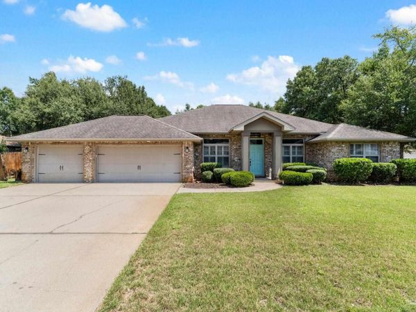 2964 Albatross Dr, Navarre, FL 32566