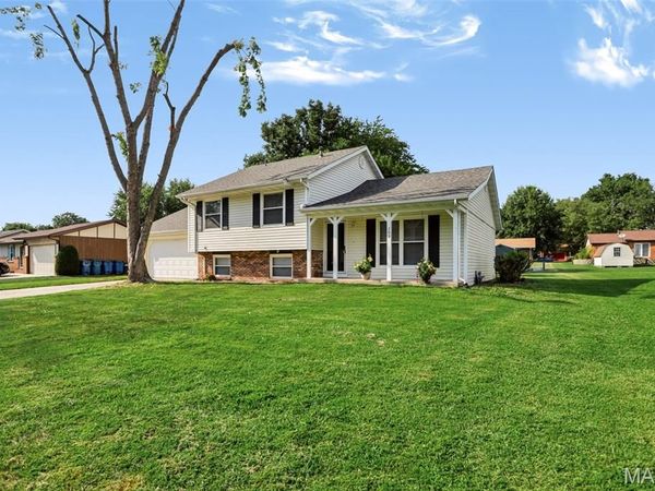 203 Meadow Drive , Troy, IL 62294