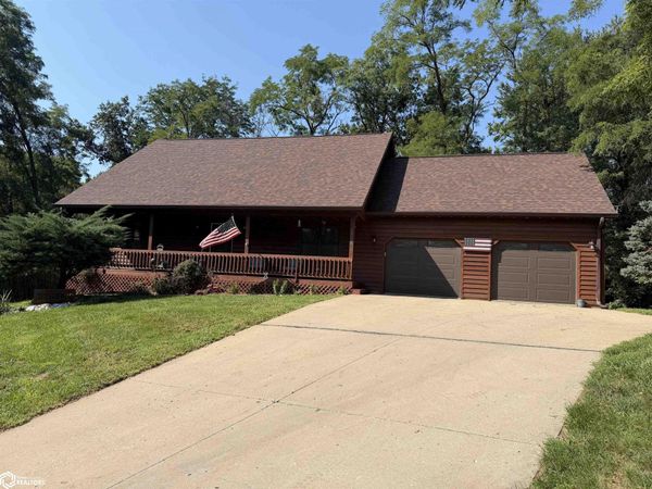 1608 Woodside Circle, Fairfield, IA 52556