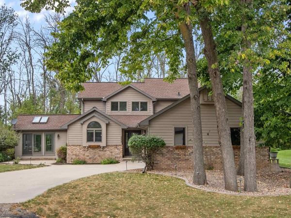 2238 WOODLAWN LANE, Appleton, WI 54914