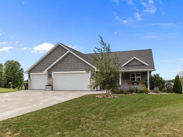 105 ZACHAREY COURT, New London, WI 54961