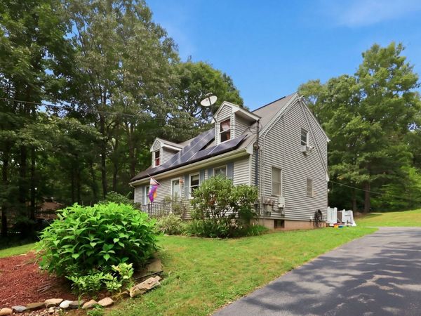 28 Old Thompson St, Palmer, MA 01069