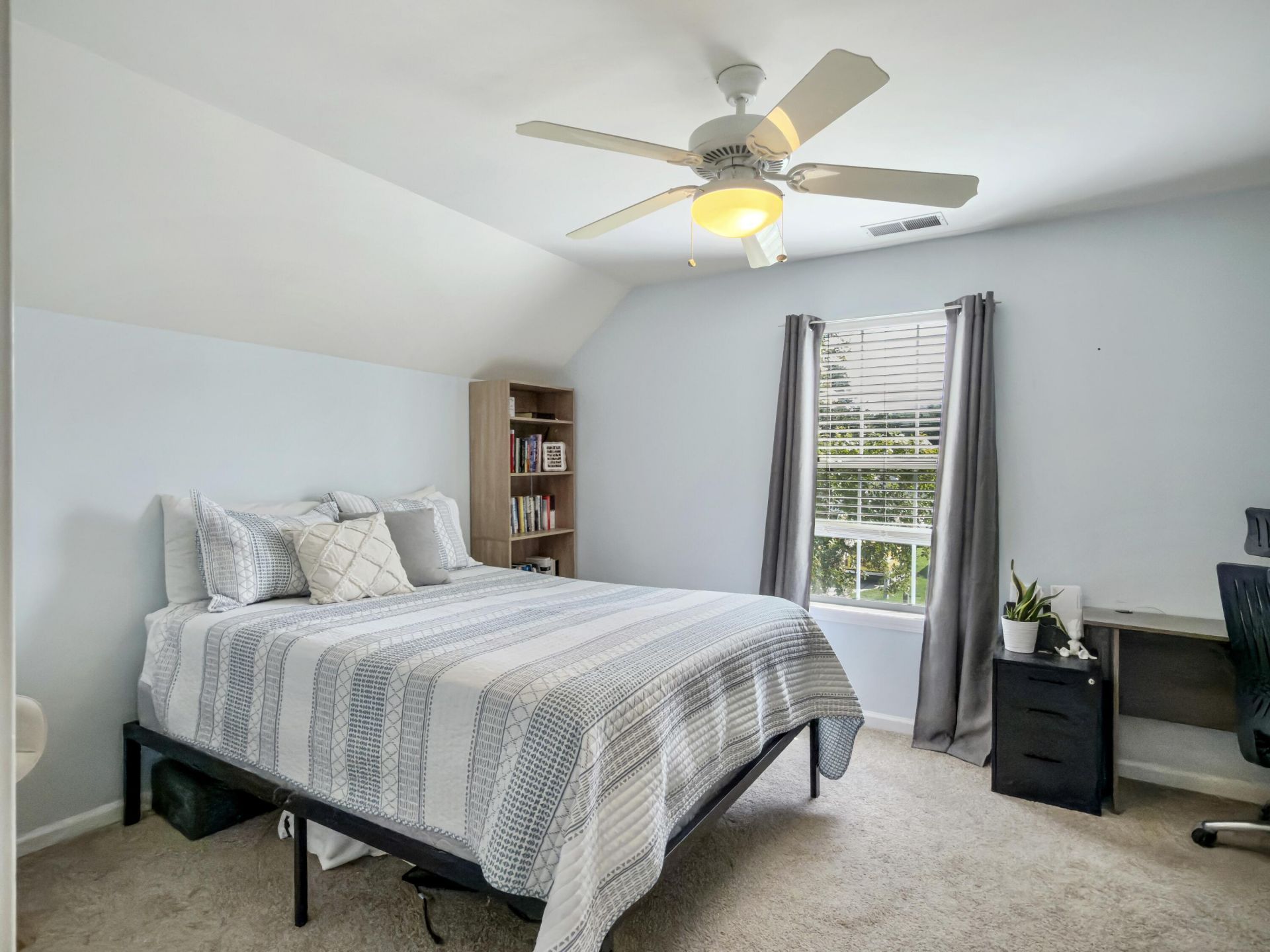 1137 Peninsula Cove Drive Photo 9