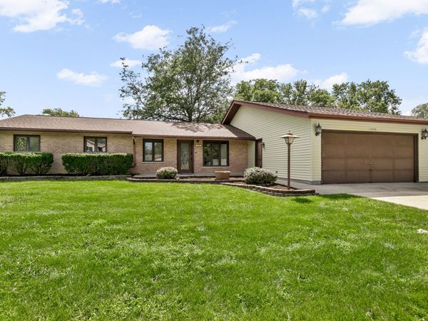 16400 Sherwood Drive , Orland Park, IL 60462