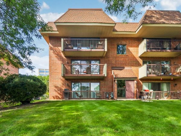 101 E Janata Boulevard , Unit 3B, Lombard, IL 60148