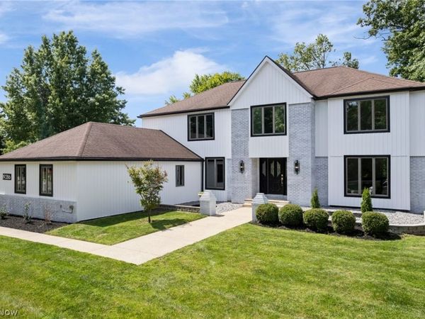 19286 Saratoga Trail, Strongsville, OH 44136
