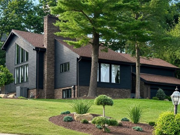 1660 Queens Dr, South Park, PA 15129