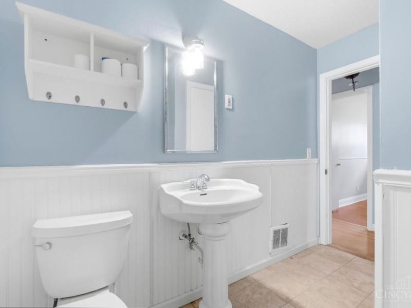 185 Ireland Avenue, Greenhills, OH 45218 Photo 21