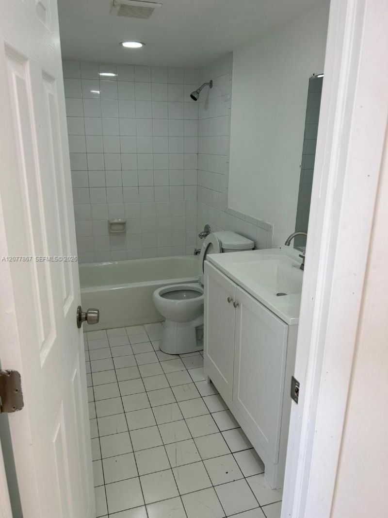 15201 NE 6th Ave , Unit C302, Miami, FL 33162 Photo