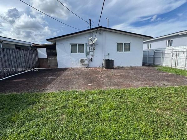 550 E 29th St , Hialeah, FL 33013