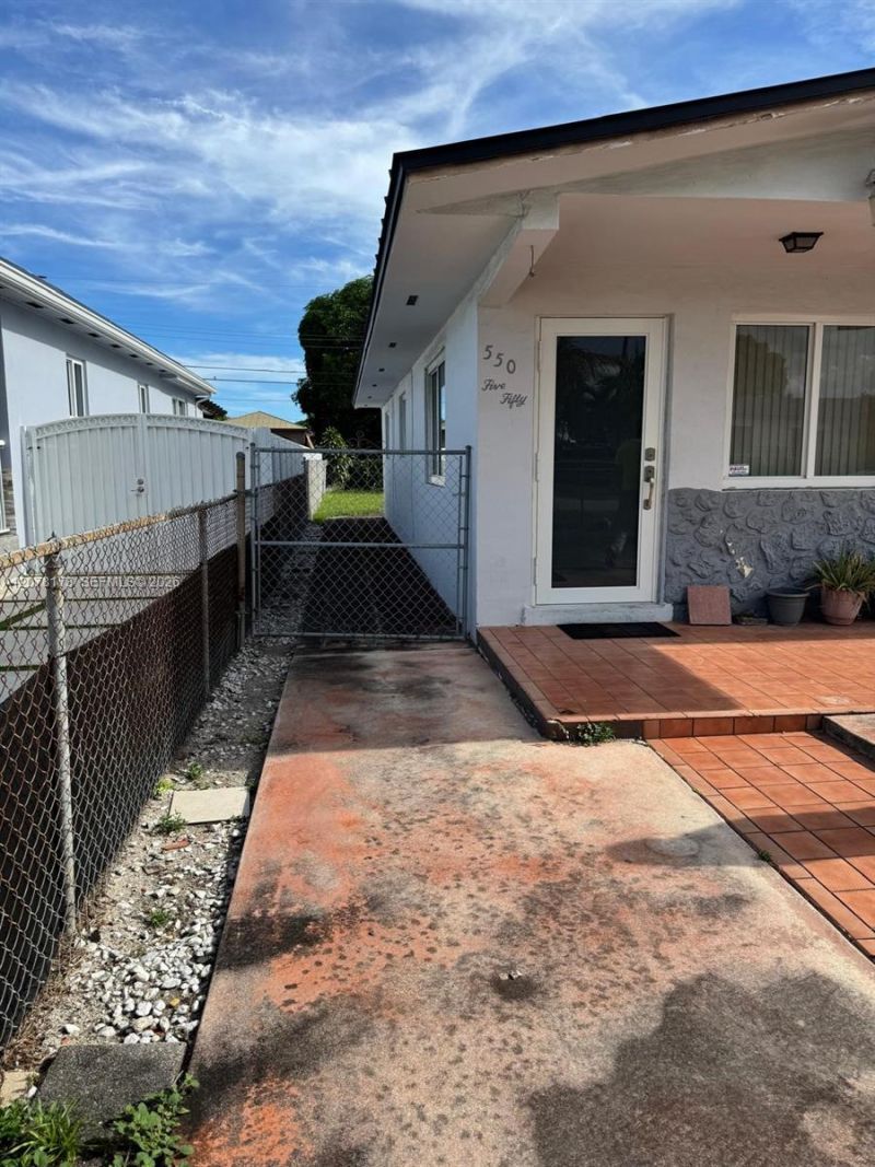 550 E 29th St, Hialeah, FL 33013 Photo