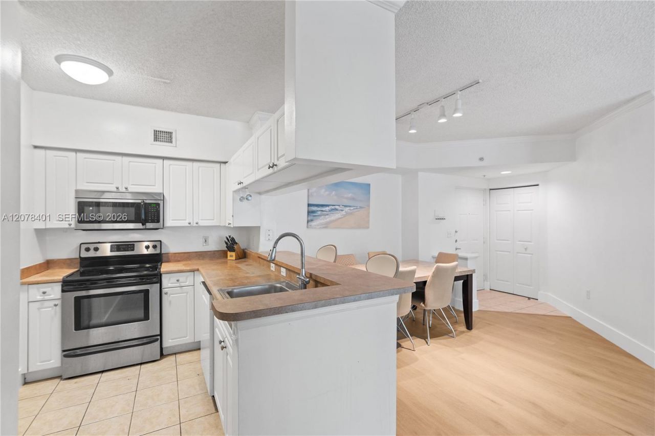 17145 N Bay Rd, Unit 4311, Sunny Isles Beach, FL 33160 Photo