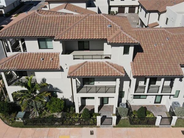 4242 NW 82nd Ave , Doral, FL 33166
