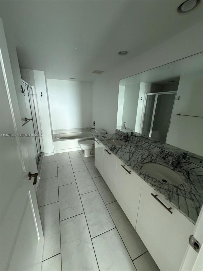 951 Brickell Ave, Unit 3804, Miami, FL 33131 Photo
