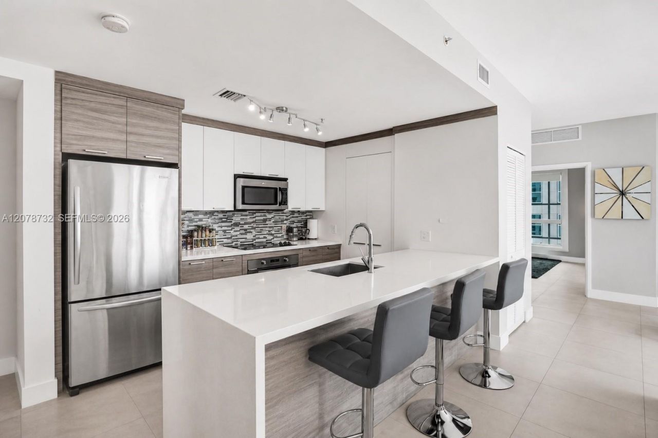 300 S Biscayne Blvd , Unit T-1816, Miami, FL 33131 Photo