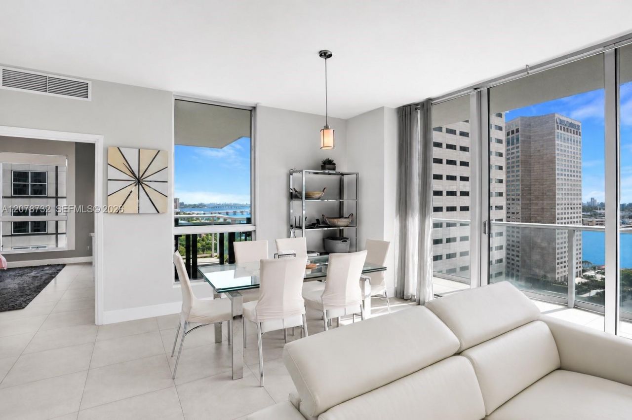 300 S Biscayne Blvd , Unit T-1816, Miami, FL 33131 Photo