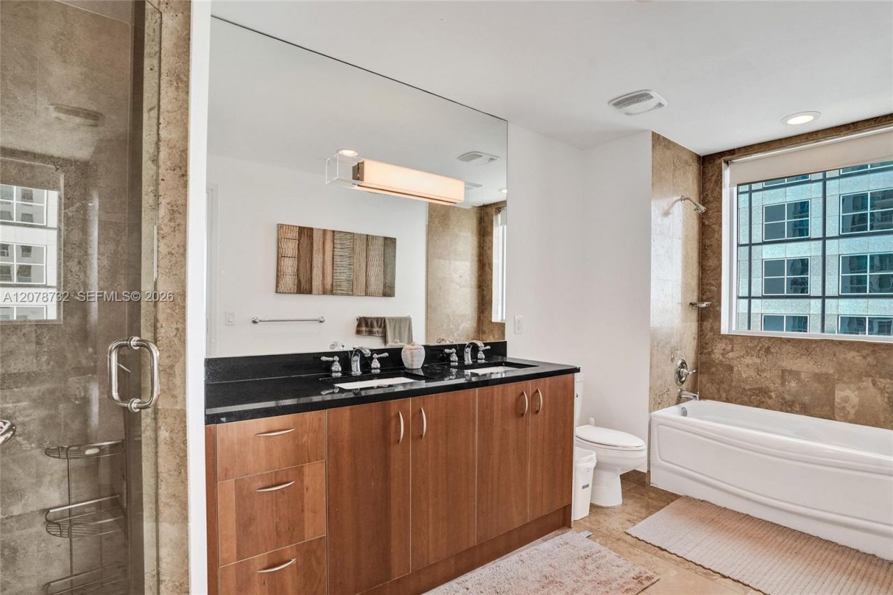 300 S Biscayne Blvd , Unit T-1816, Miami, FL 33131 Photo