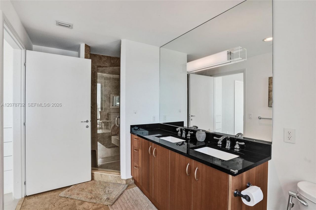 300 S Biscayne Blvd , Unit T-1816, Miami, FL 33131 Photo