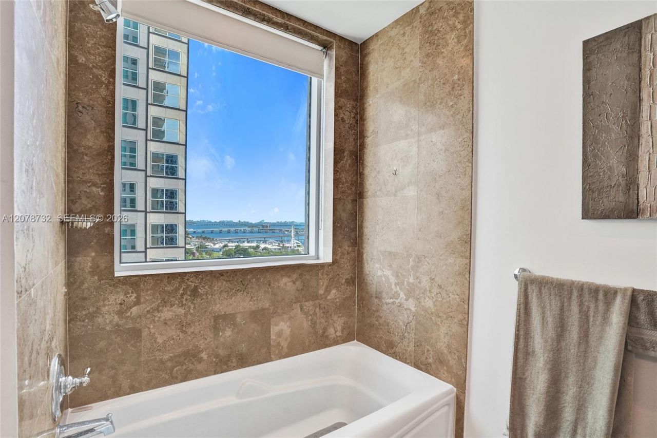 300 S Biscayne Blvd , Unit T-1816, Miami, FL 33131 Photo