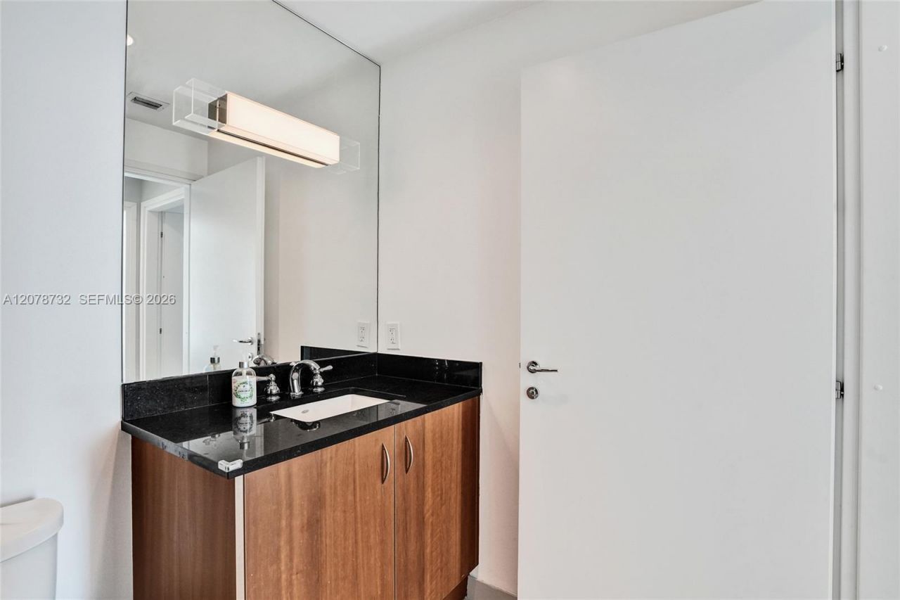 300 S Biscayne Blvd , Unit T-1816, Miami, FL 33131 Photo