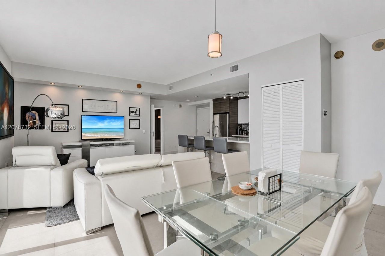 300 S Biscayne Blvd , Unit T-1816, Miami, FL 33131 Photo