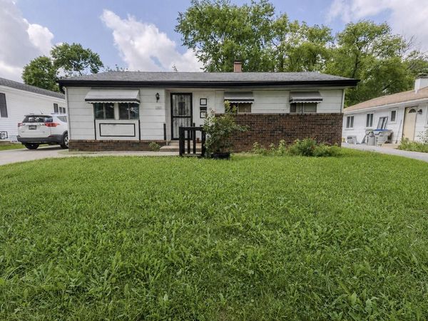1943 W Kneeland STREET, Milwaukee, WI 53205