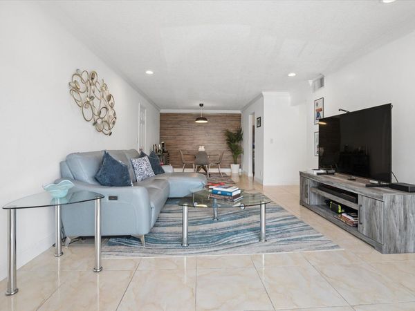 6287 BAY CLUB Drive, Unit 2, Fort Lauderdale, FL 33308