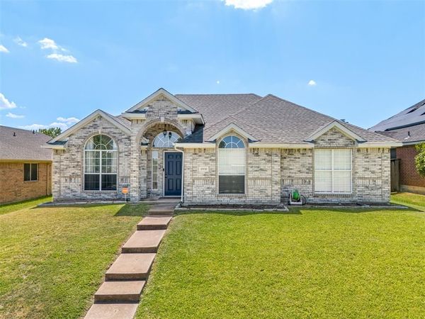 1938 Woodglen Drive , Mesquite, TX 75149