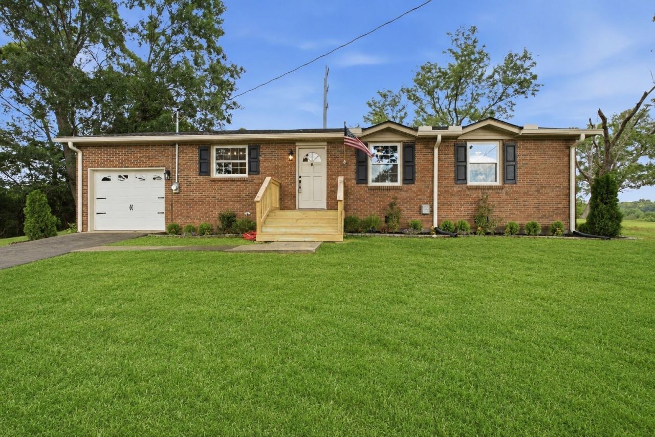 230 S Valley Rd , Hendersonville, TN 37075 Main Photo