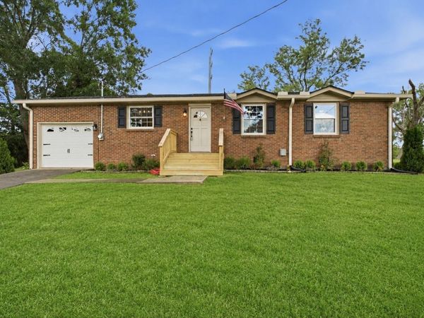 230 S Valley Rd , Hendersonville, TN 37075
