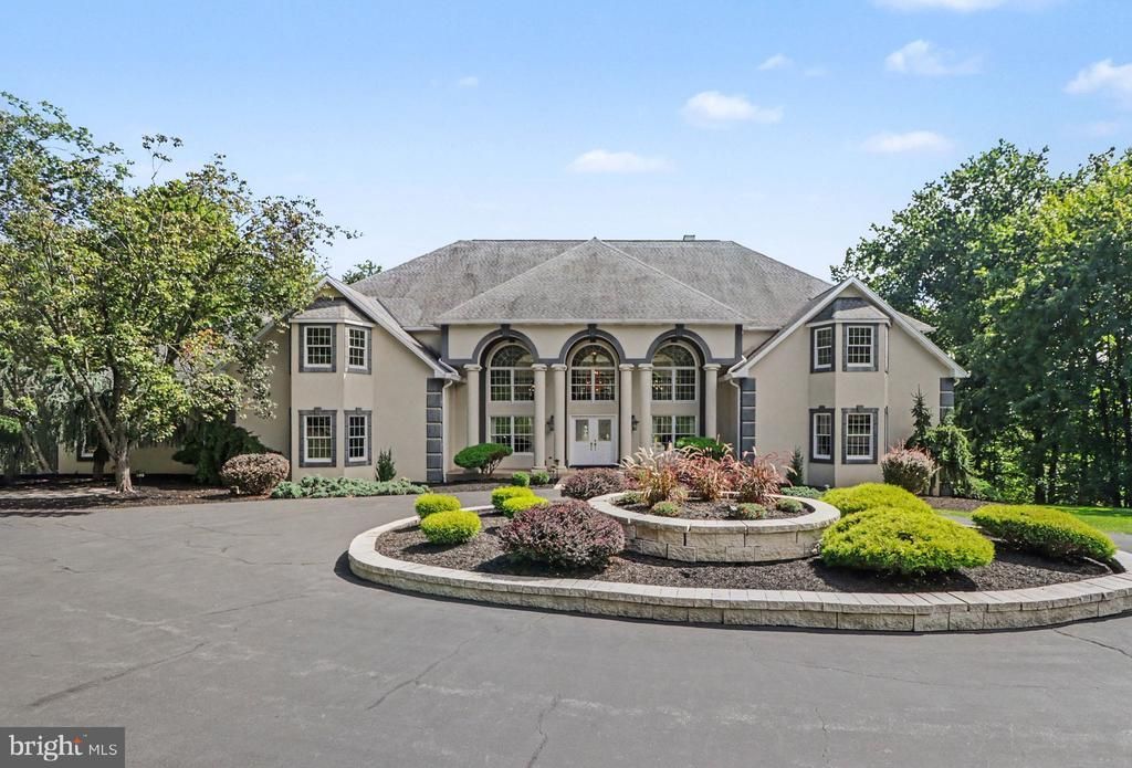 2390 FOREST HILLS DRIVE, HARRISBURG, PA 17112