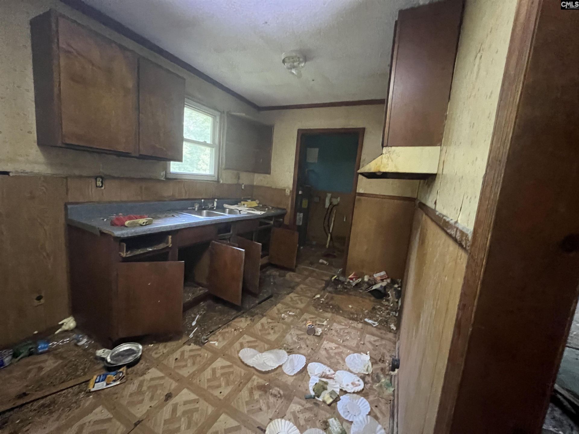124 Middefield Road  Photo 6
