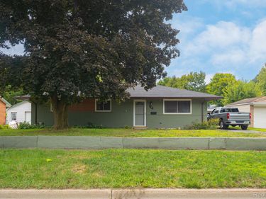 104 N Corbin Street , Holly Village, Mi 48442