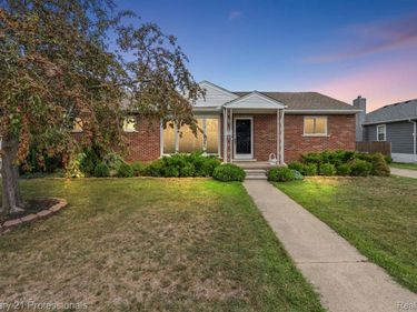 22525 Saint Gertrude Street, St Clair Shores, Mi 48081