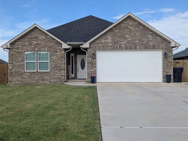 137 SW 7th Street, Moore, OK 73160