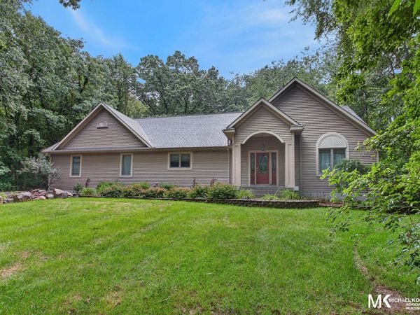 26 Flat River Drive SE, Lowell, MI 49331