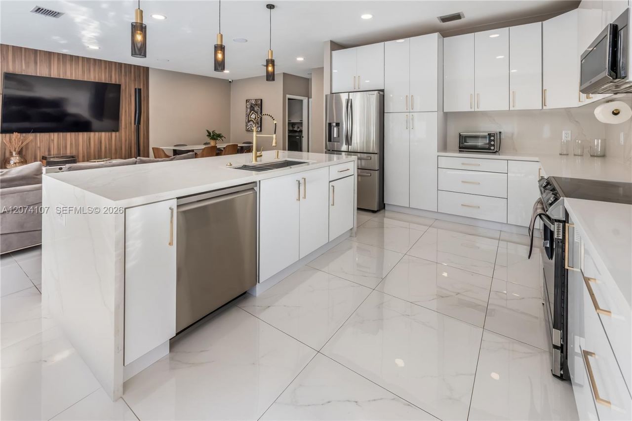 15724 NW 11th St, Pembroke Pines, FL 33028 Photo